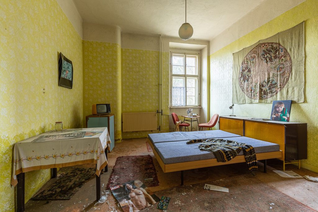 Zámek - útulná ložnice otce samoživitele - urbex