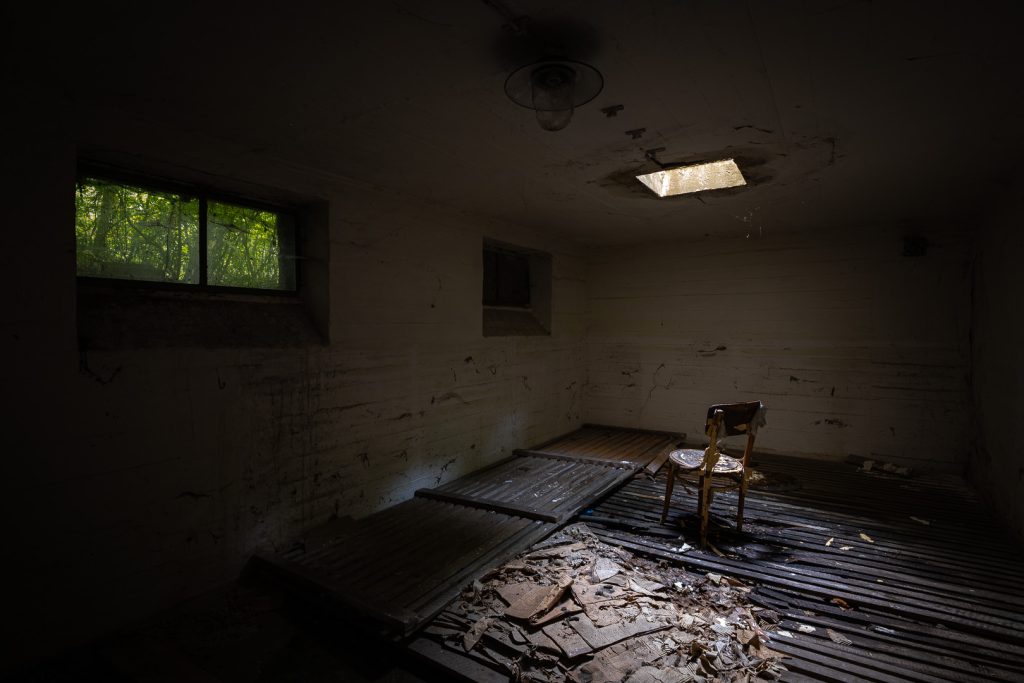 Bývalá tepelná elektrárna - výslechová místnost - urbex