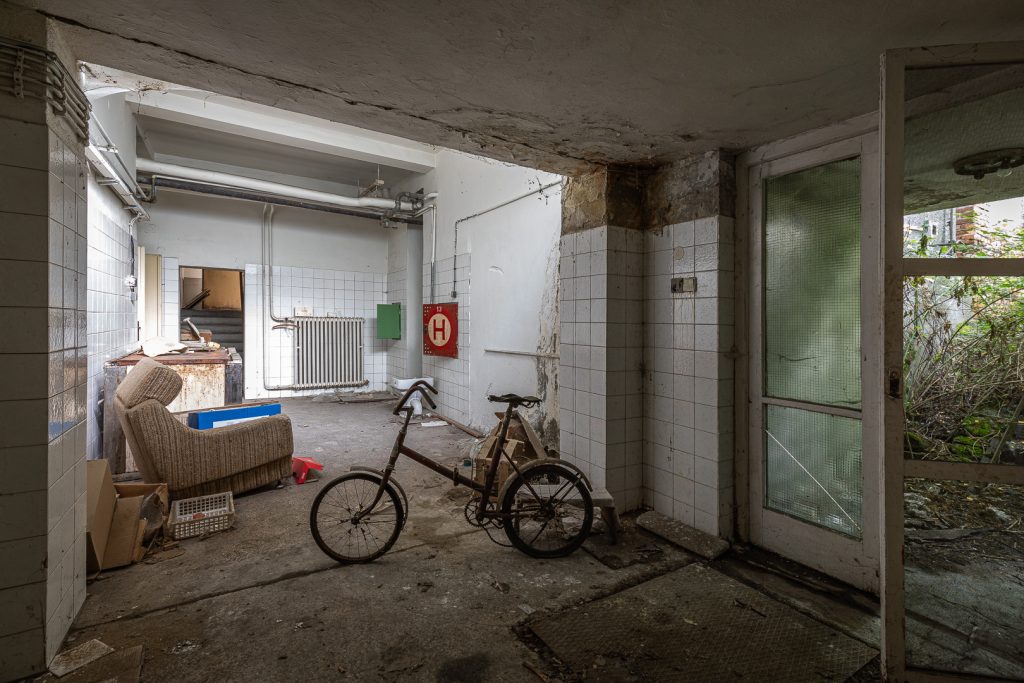 Bývalá tepelná elektrárna - boční vchod - urbex
