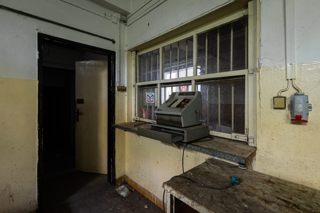 Bývalá tepelná elektrárna - kasa - urbex