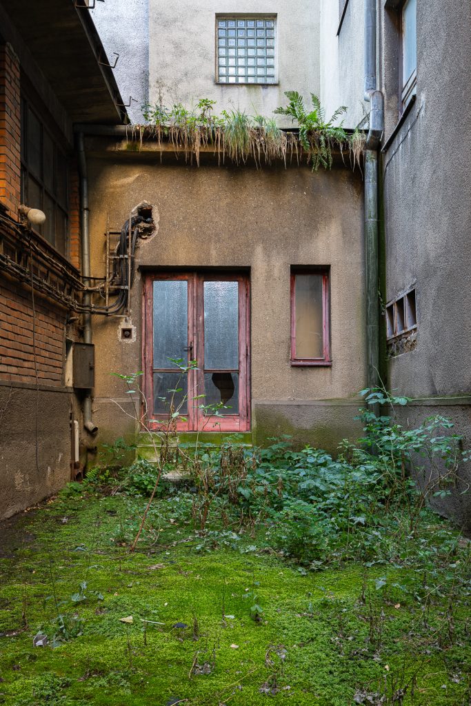 Bývalá tepelná elektrárna - dvorek - urbex