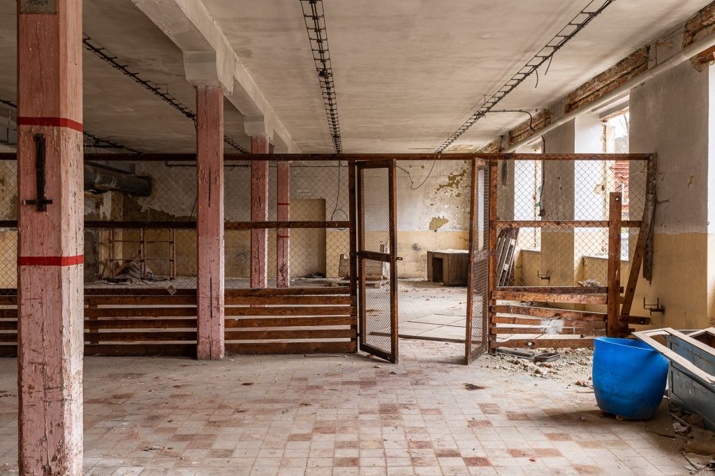 Textilní továrna - výrobní prostory v patře - urbex