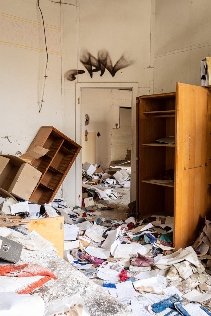 Textilní továrna - administrativa - urbex