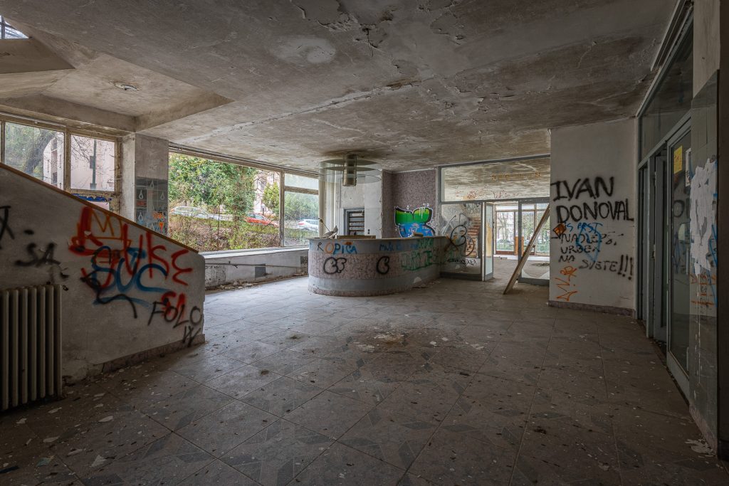 Léčebný dům - recepce - urbex