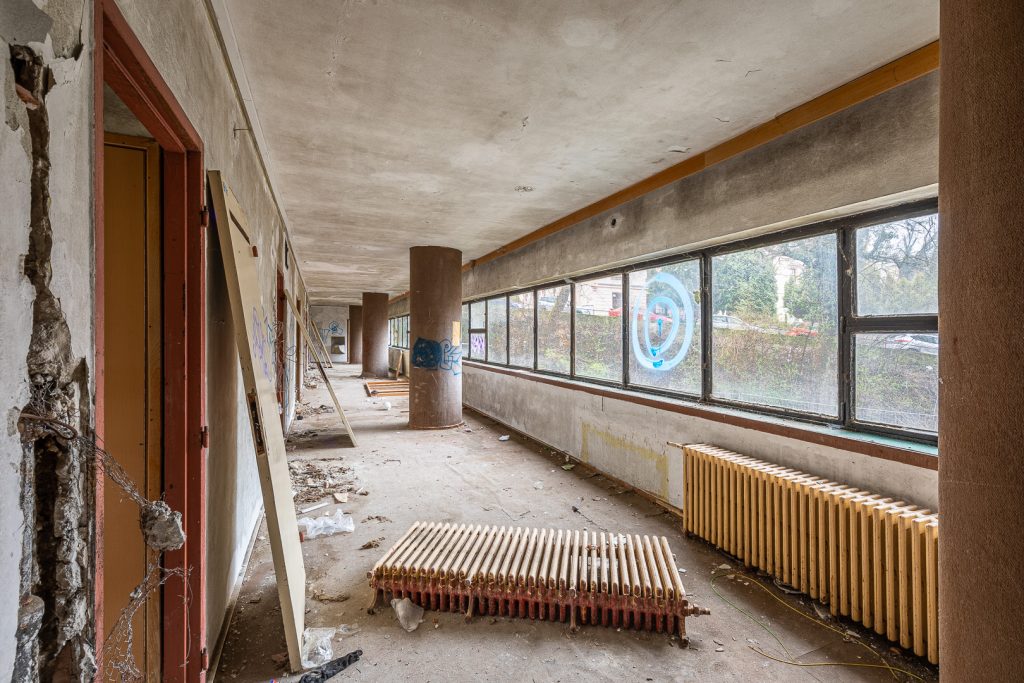 Léčebný dům - chodba - urbex