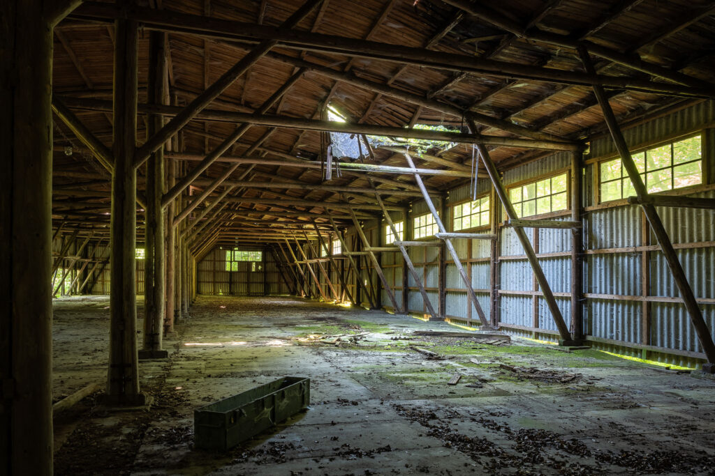Zbrojovka - skladovací hala - urbex
