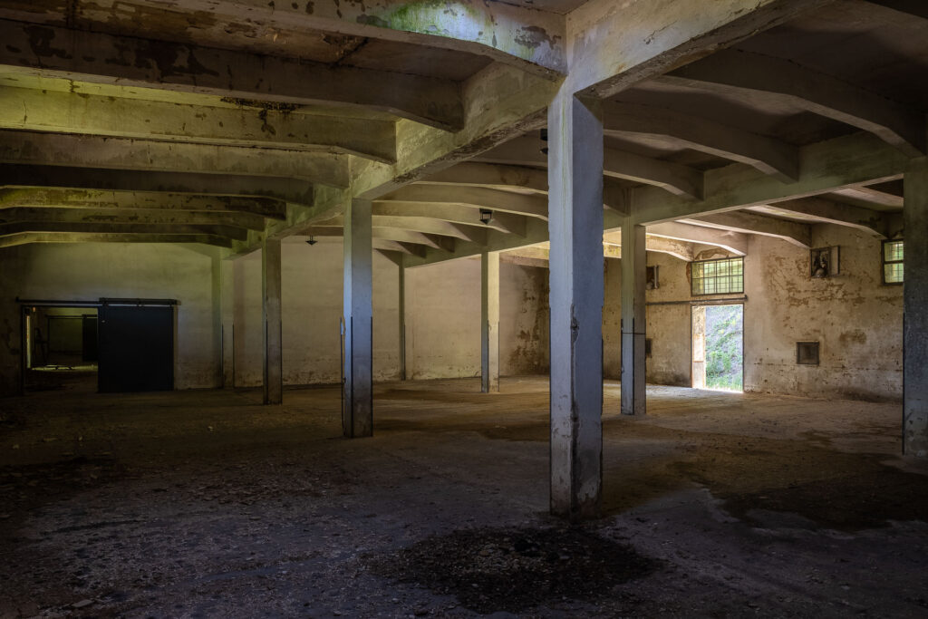 Zbrojovka - skladovací hala - urbex