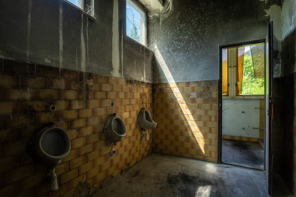 Zbrojovka - toalety - urbex