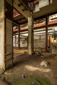 Opuštěná teplárna v Čechách, hala, industriál, urbex