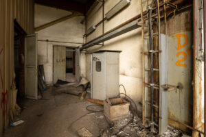 Opuštěná teplárna v Čechách, chodba, industriál, urbex